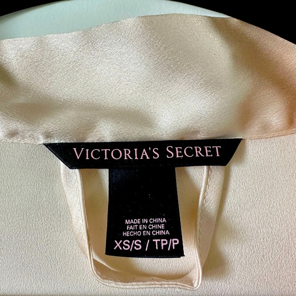 ❌SOLD❌ Victoria’s Secret silk robe with lace detail - XS/S - Picture 4 of 4